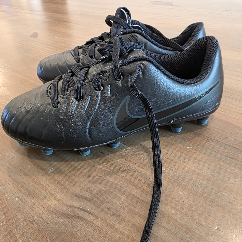 Nike Black Girls Soccer Cleats